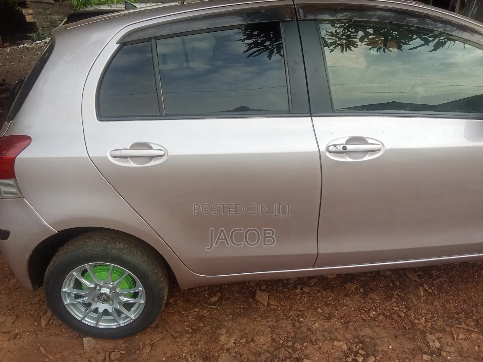 Toyota Vitz 2009 Silver