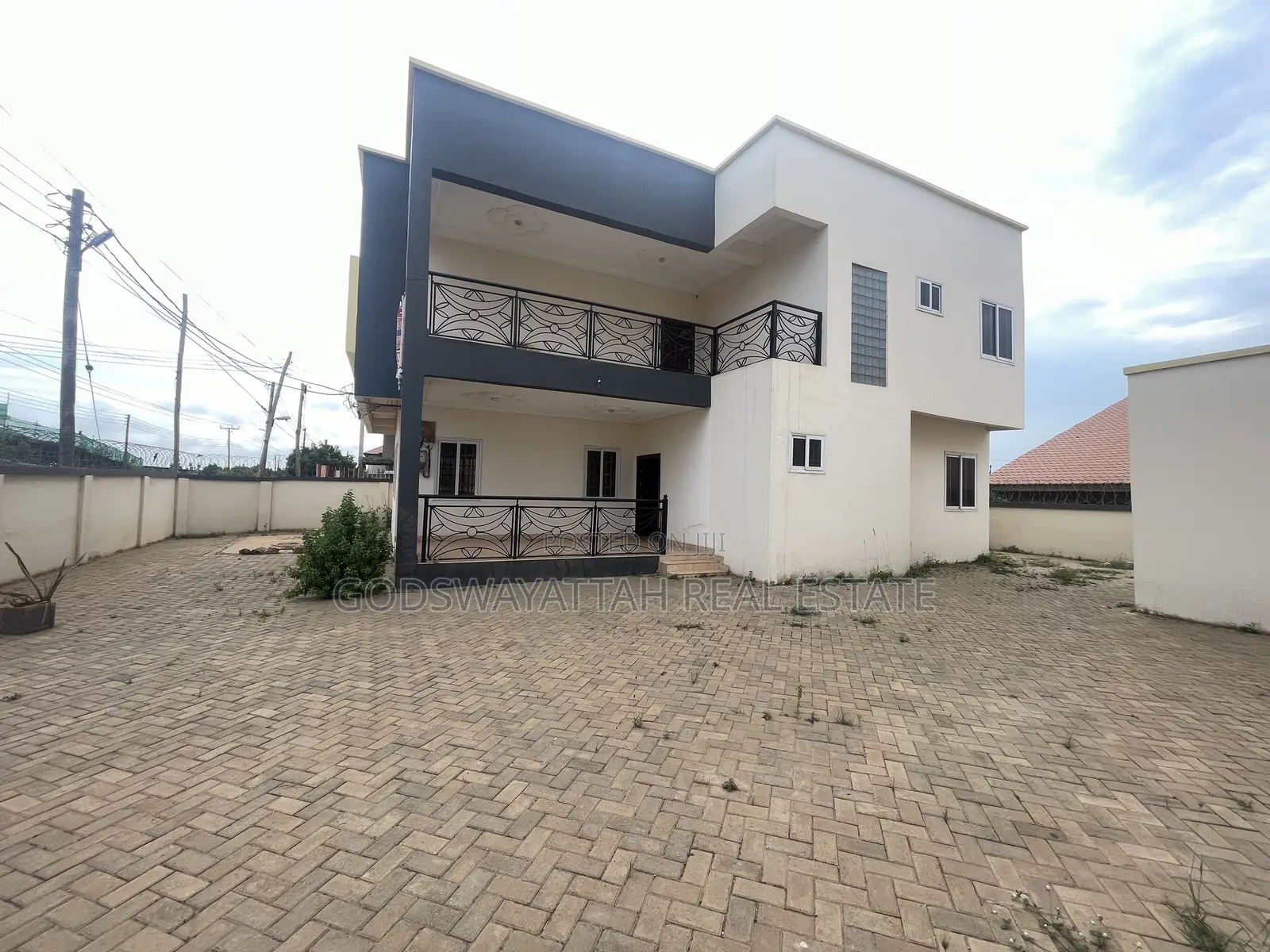 4bdrm House in East Legon, Adjiriganor for rent
