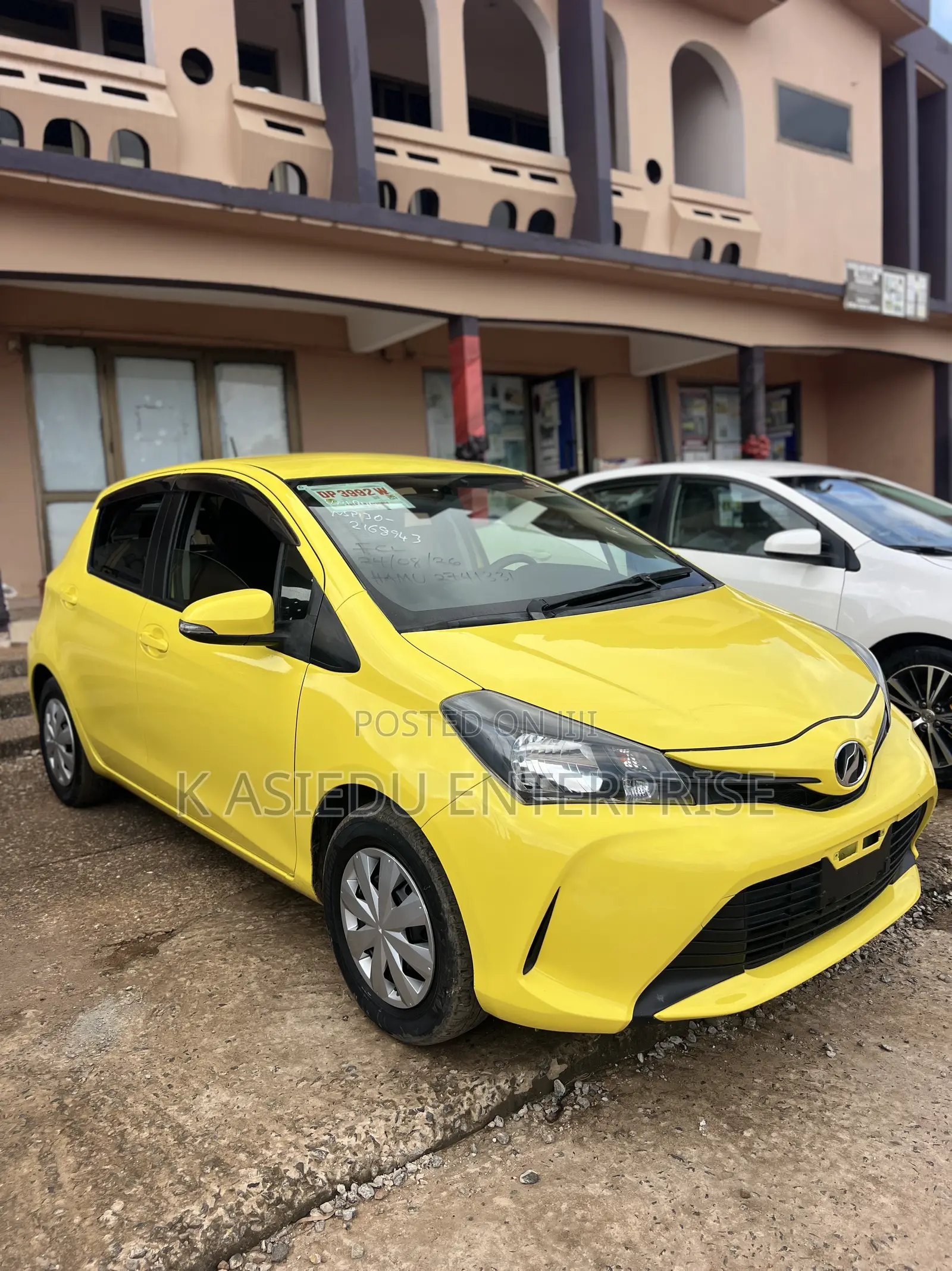 Toyota Vitz 1.3 AWD 3dr 2015 Yellow