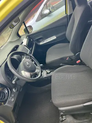 Toyota Vitz 1.3 AWD 3dr 2015 Yellow