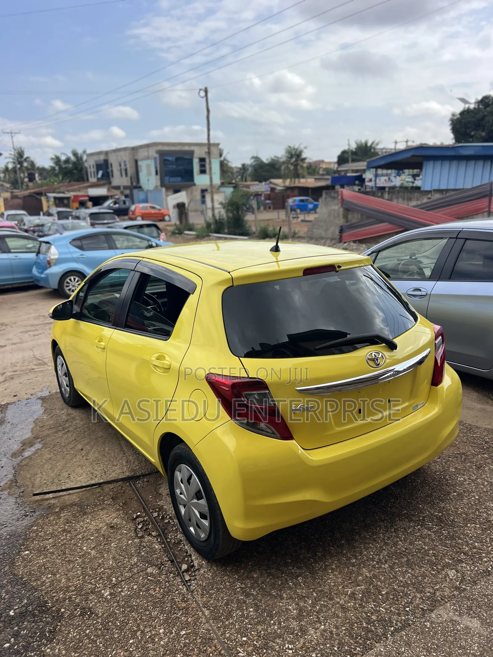 Toyota Vitz 1.3 AWD 3dr 2015 Yellow