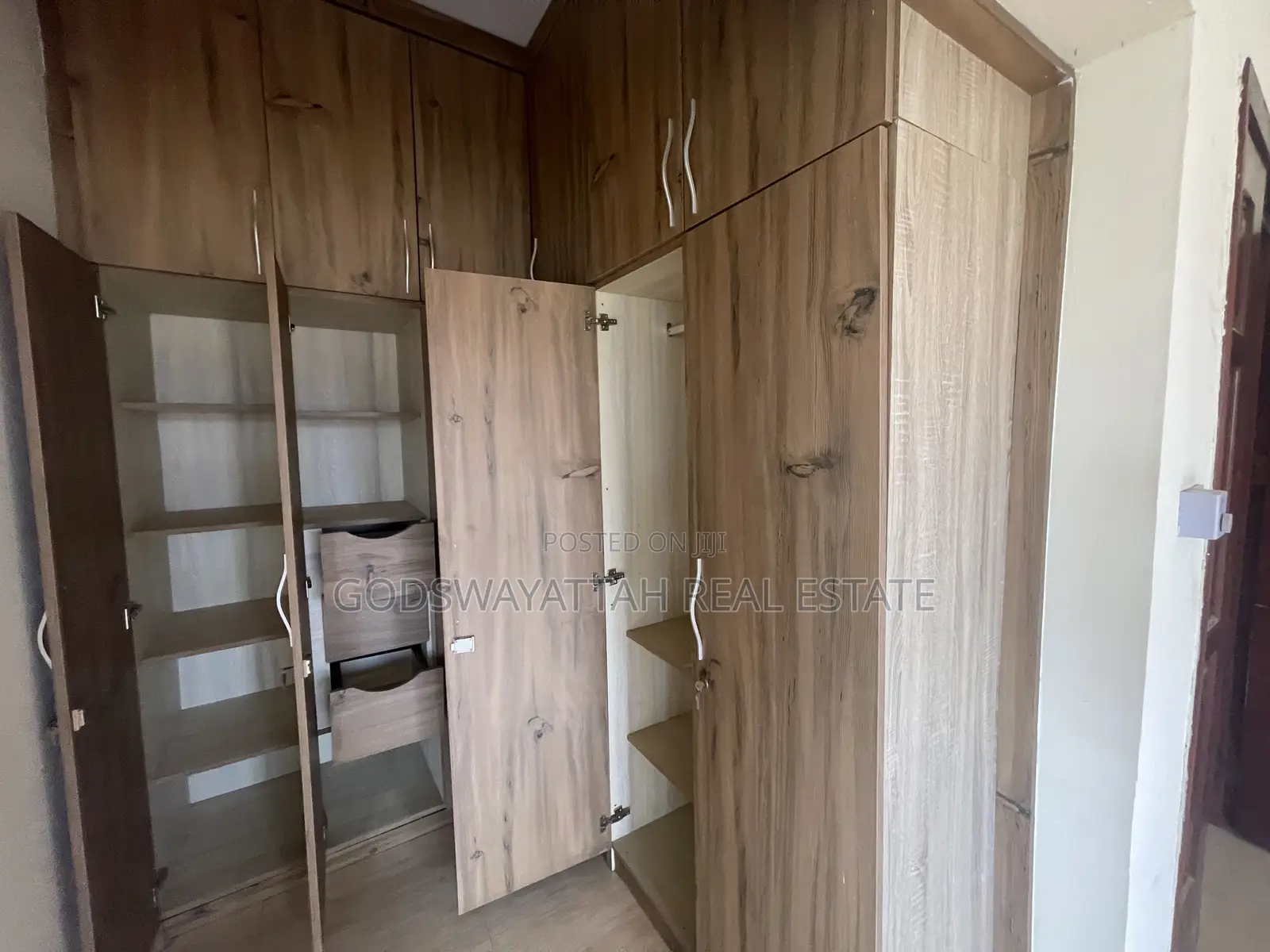 4bdrm House in East Legon, Adjiriganor for rent