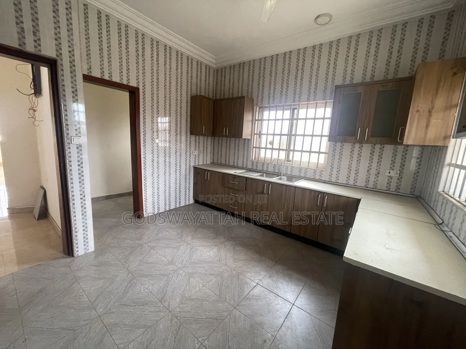 4bdrm House in East Legon, Adjiriganor for rent