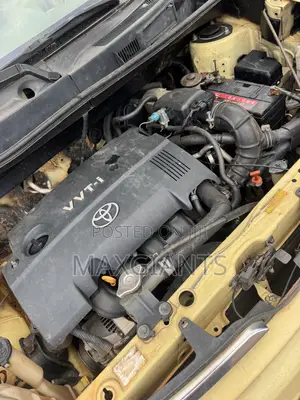 Toyota Sienta 2005 Yellow