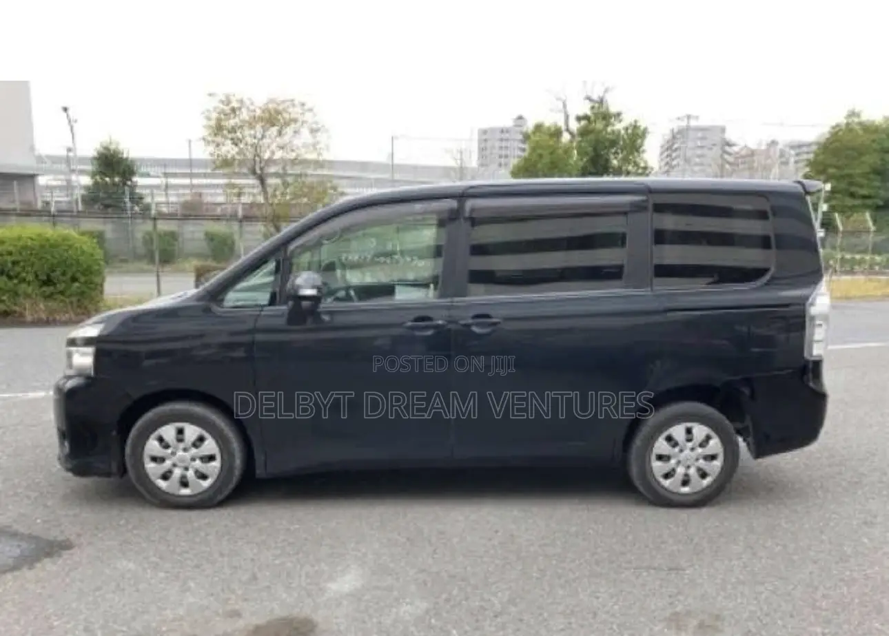Toyota Voxy V 4WD 7-Seater 2010 Black