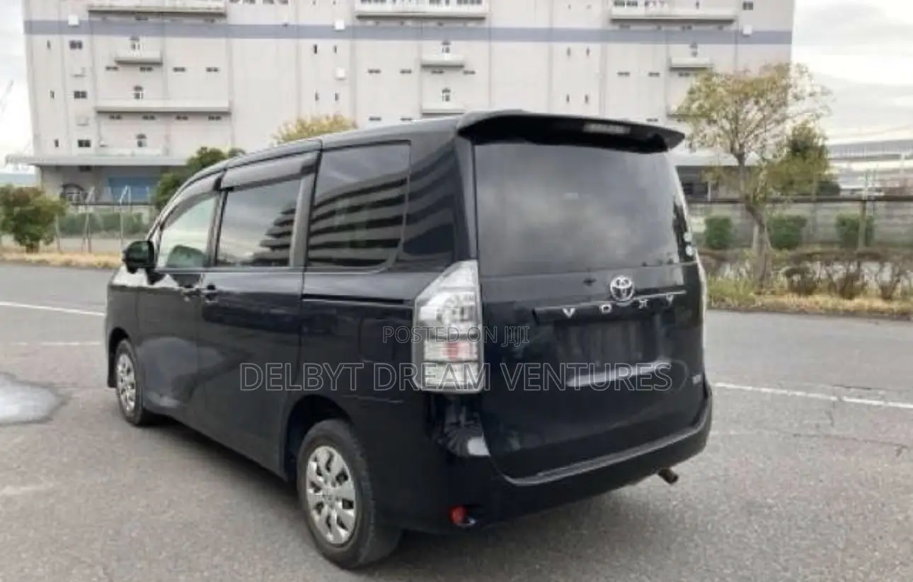 Toyota Voxy V 4WD 7-Seater 2010 Black
