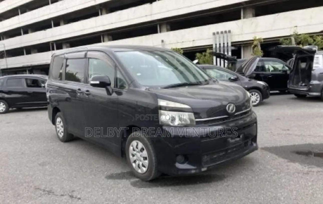 Toyota Voxy V 4WD 7-Seater 2010 Black