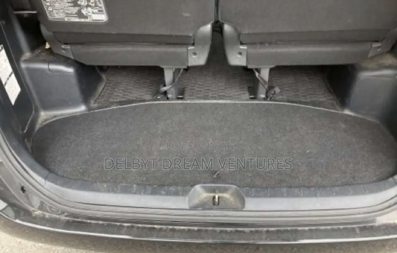 Toyota Voxy V 4WD 7-Seater 2010 Black