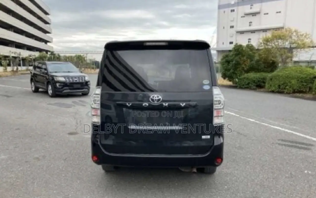 Toyota Voxy V 4WD 7-Seater 2010 Black