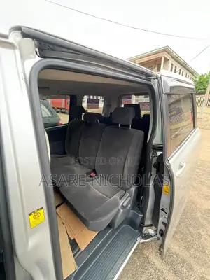 Toyota Voxy 2013 Silver