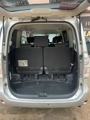 Toyota Voxy 2013 Silver