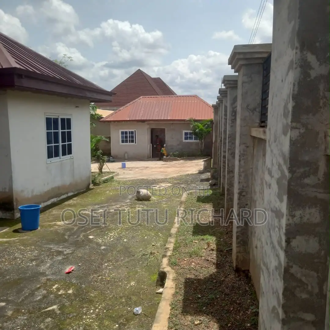 4bdrm House in Santasi Brofoyeduru, Kumasi Metropolitan for sale