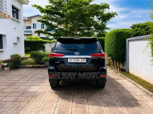 Toyota Fortuner 2.7 AWD 2019 Black
