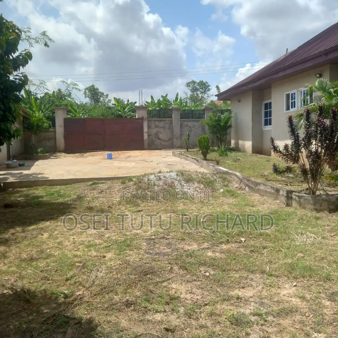 4bdrm House in Santasi Brofoyeduru, Kumasi Metropolitan for sale