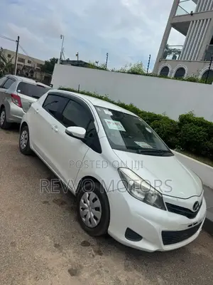 Toyota Vitz 2012 Off white