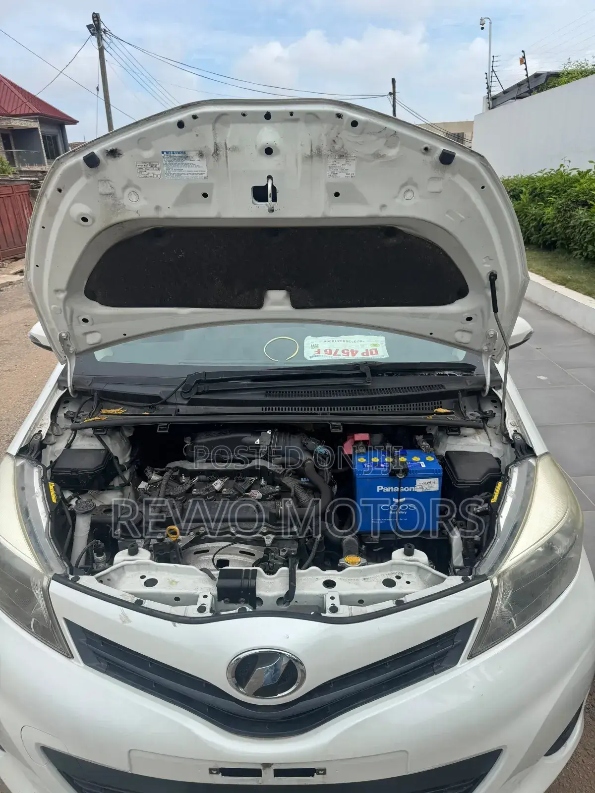 Toyota Vitz 2012 Off white