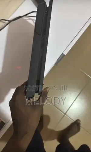 Ps4 Slim With One Controller