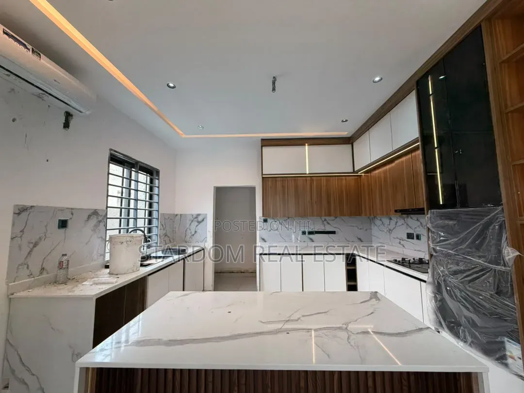3bdrm Bungalow in Lakeside Estate for sale