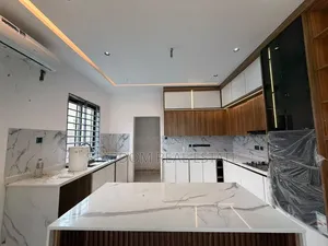 3bdrm Bungalow in Lakeside Estate for sale