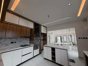 3bdrm Bungalow in Lakeside Estate for sale