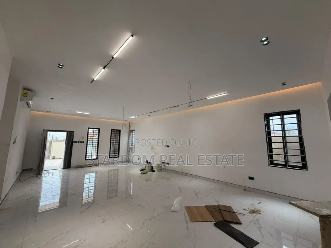 3bdrm Bungalow in Lakeside Estate for sale