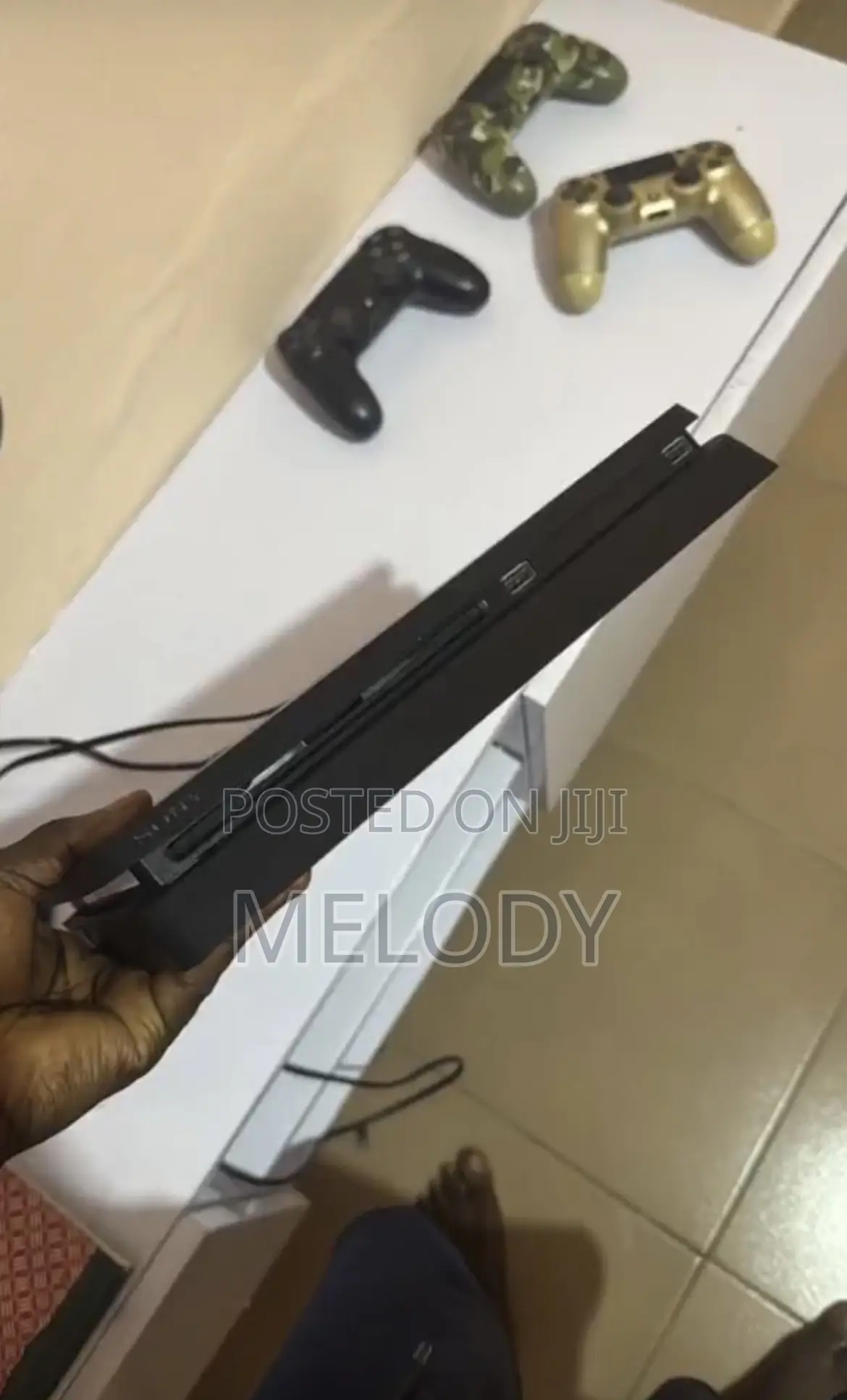 Ps4 Slim With One Controller