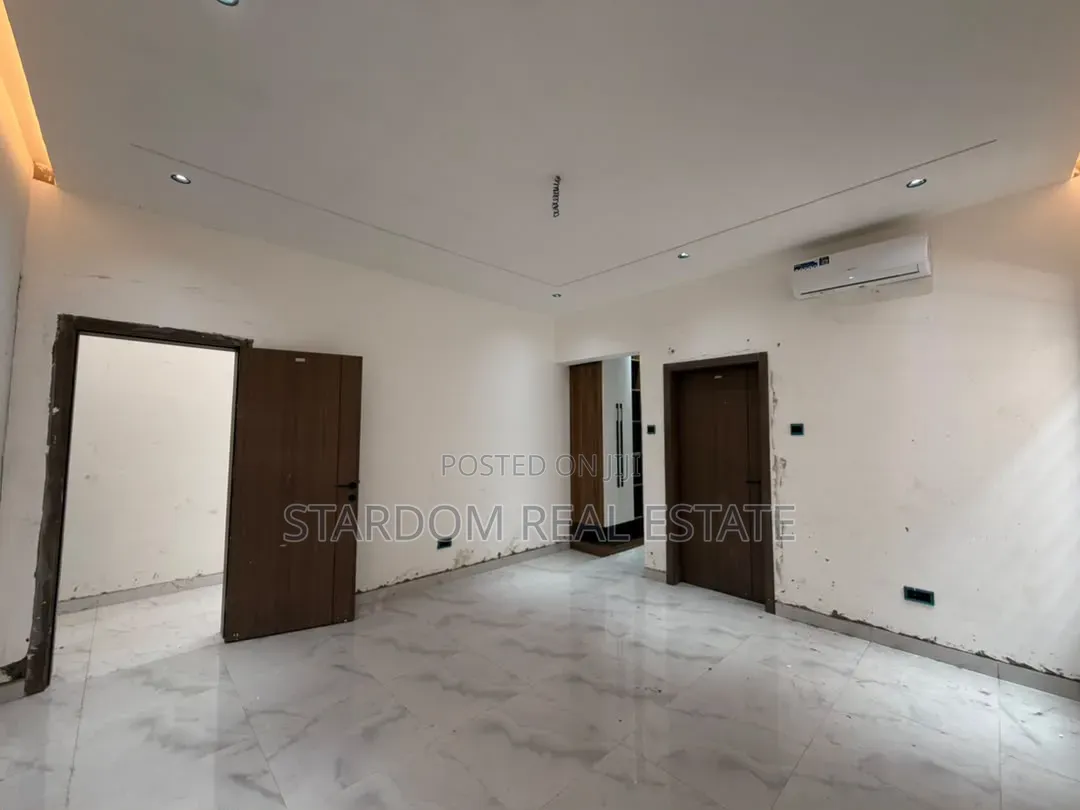 3bdrm Bungalow in Lakeside Estate for sale