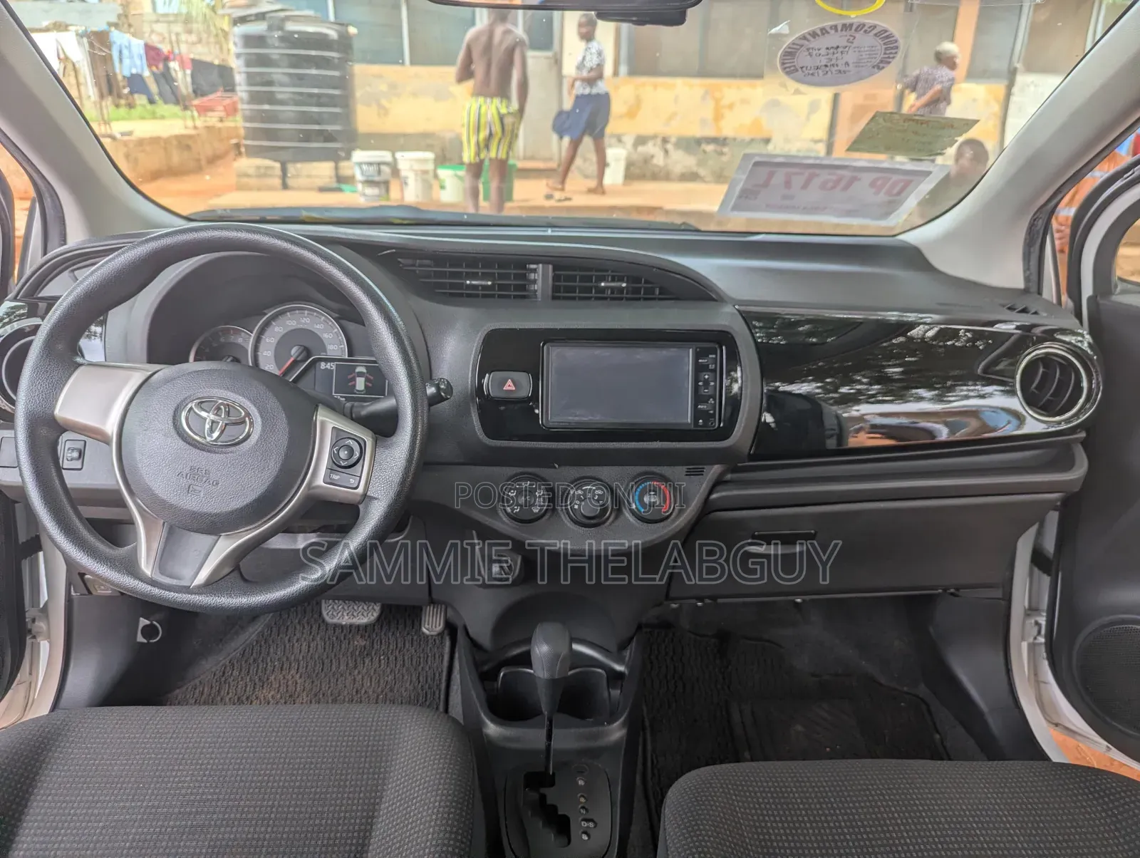 Toyota Vitz 1.3 FWD 5dr 2014 White