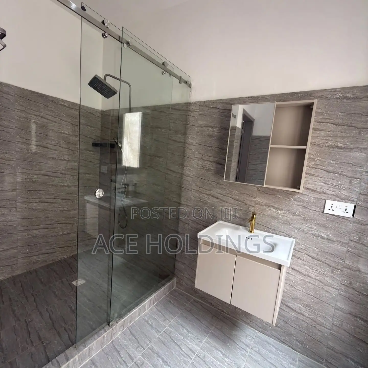 3bdrm Duplex in East Legon Hills for sale
