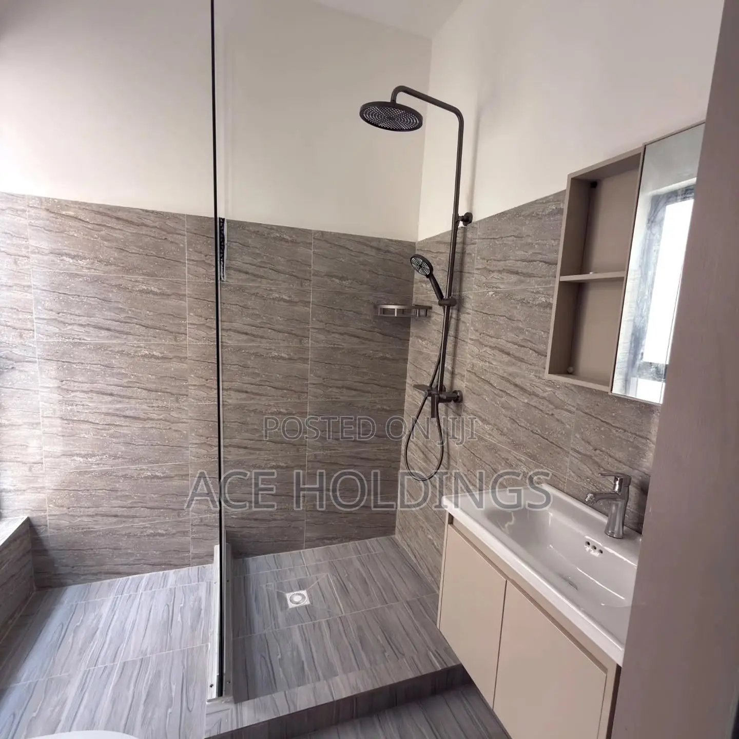 3bdrm Duplex in East Legon Hills for sale