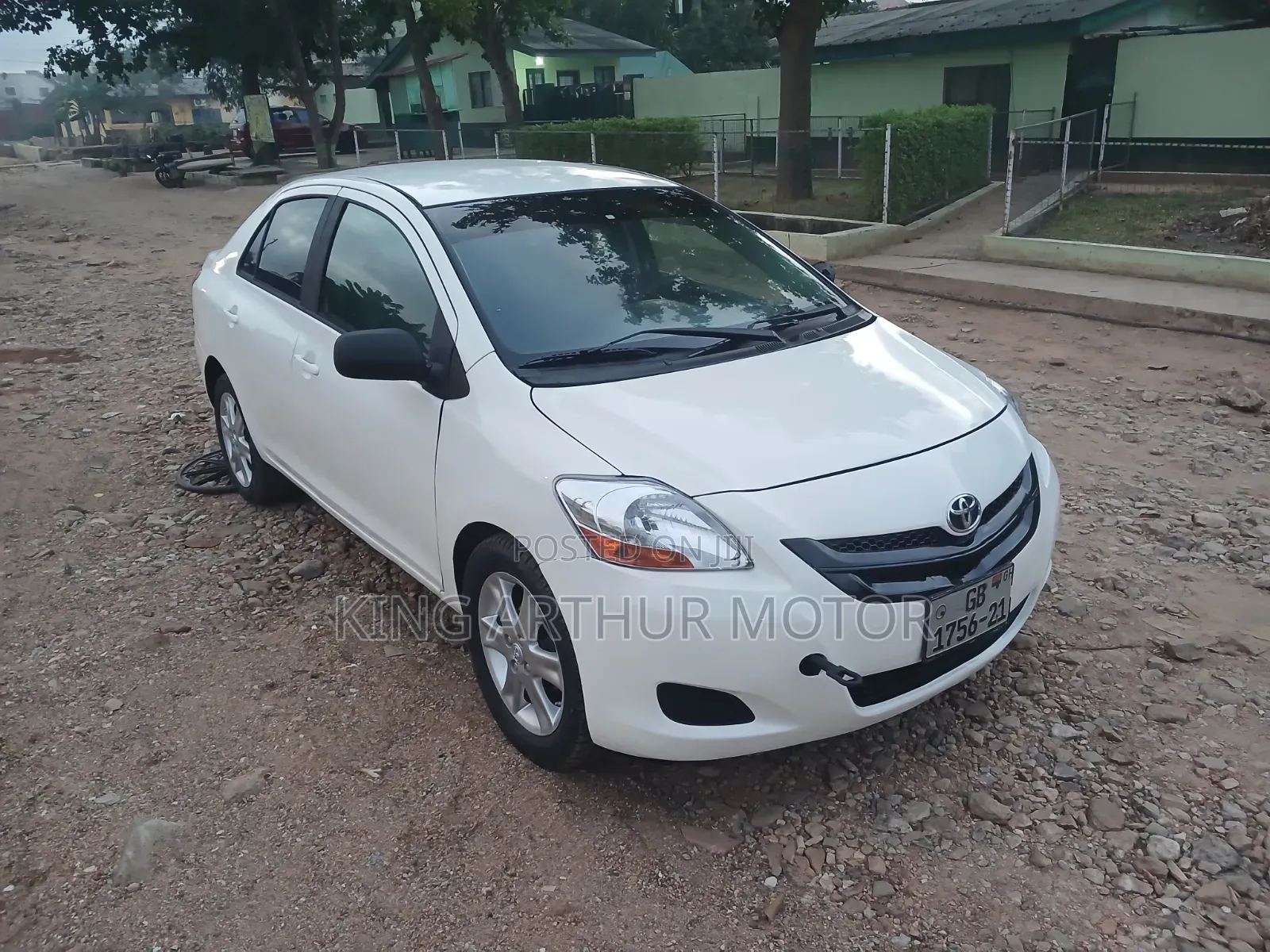 Toyota Yaris Base Hatchback 5dr 2010 White