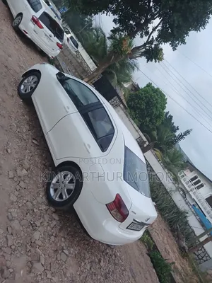 Toyota Yaris Base Hatchback 5dr 2010 White
