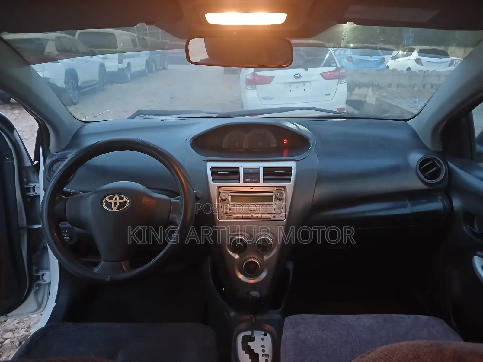 Toyota Yaris Base Hatchback 5dr 2010 White