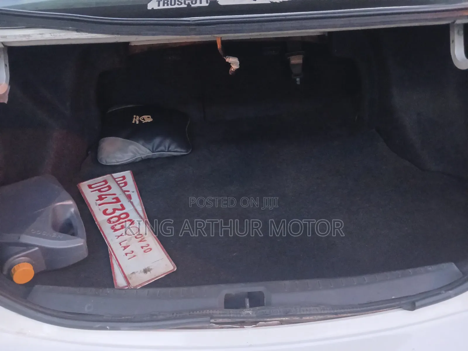 Toyota Yaris Base Hatchback 5dr 2010 White