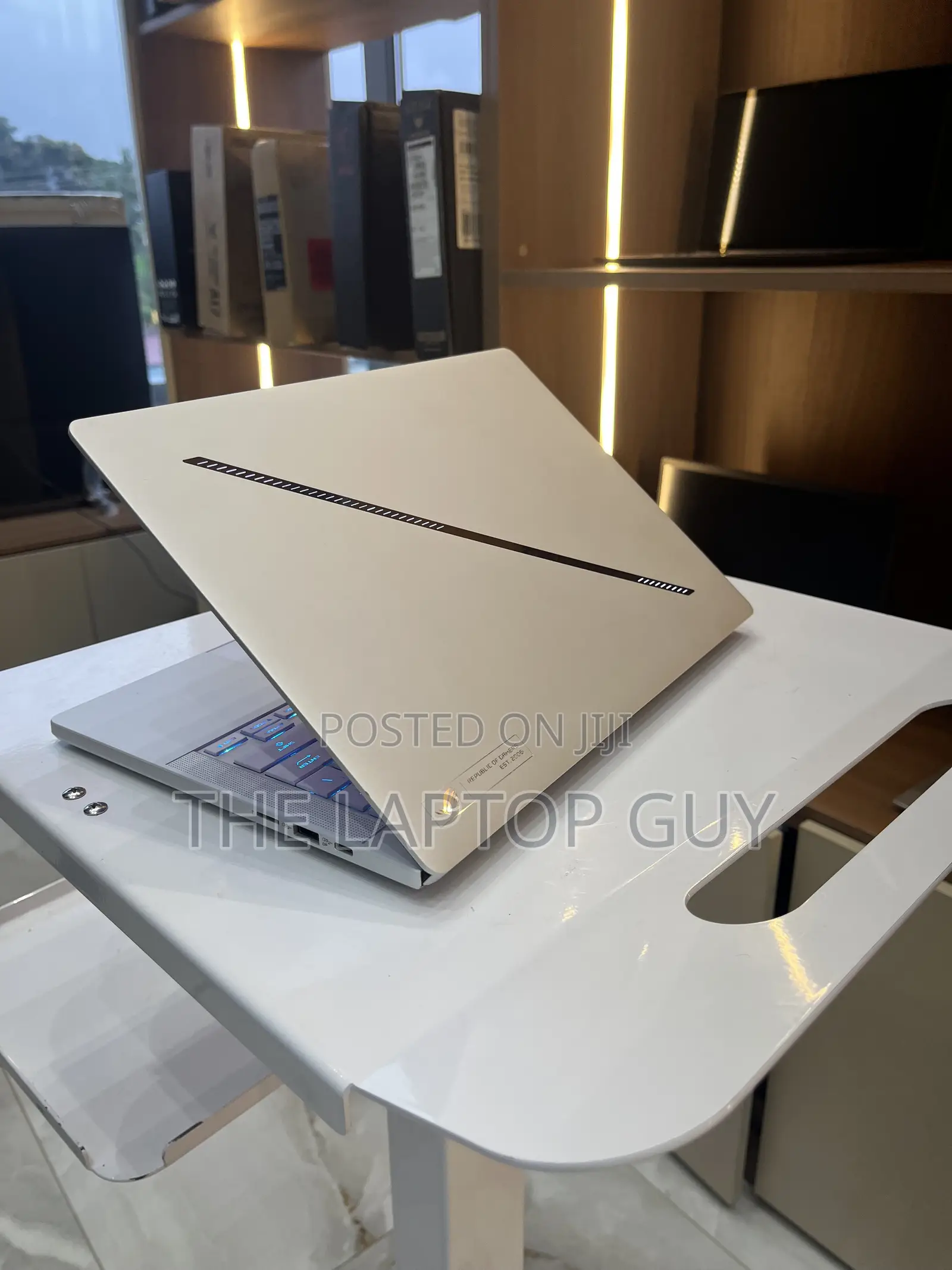 Laptop Asus ROG Zephyrus G14 16GB AMD Ryzen 9 SSD 1T