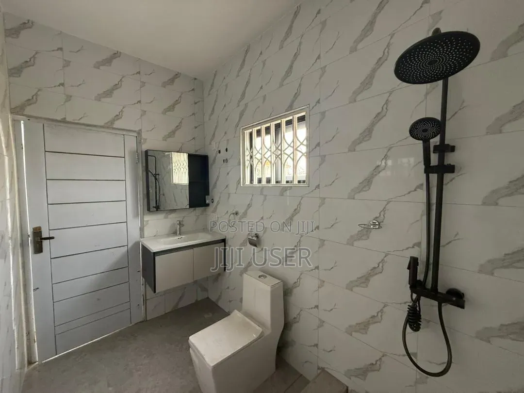 3bdrm House in Hfc Estate, Baatsona Total for sale