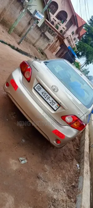 Toyota Corolla LE 4dr Sedan (1.8L 4cyl 4A) 2010 Gold