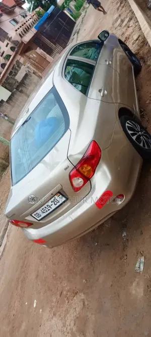 Toyota Corolla LE 4dr Sedan (1.8L 4cyl 4A) 2010 Gold