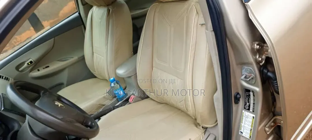 Toyota Corolla LE 4dr Sedan (1.8L 4cyl 4A) 2010 Gold
