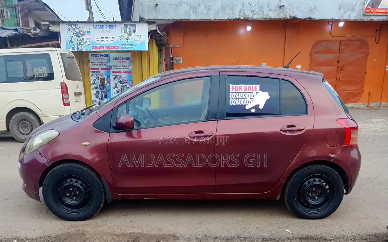 Toyota Yaris L Hatchback 3dr 2012 Burgundy