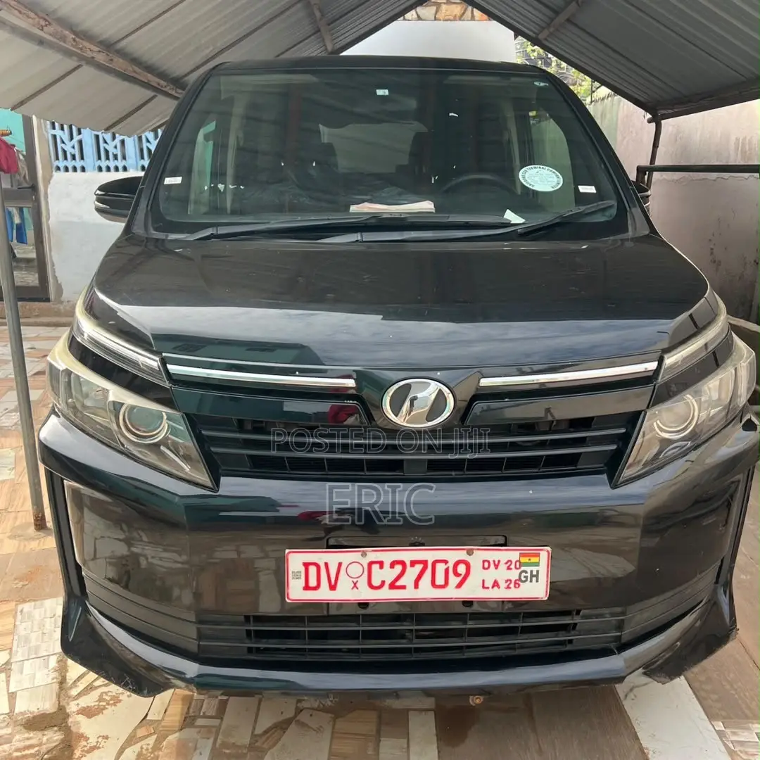 Toyota Voxy V 2WD 7-Seater 2014 Blue