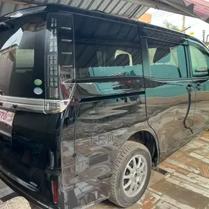 Toyota Voxy V 2WD 7-Seater 2014 Blue