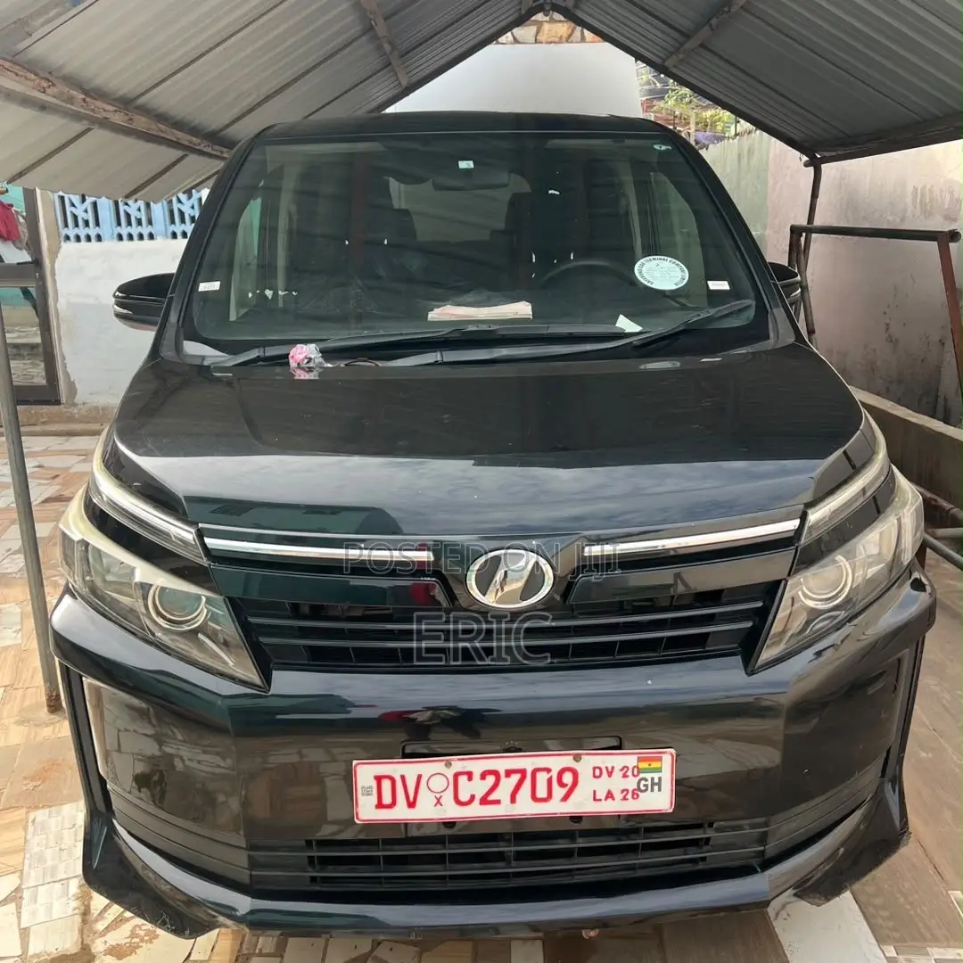Toyota Voxy V 2WD 7-Seater 2014 Blue