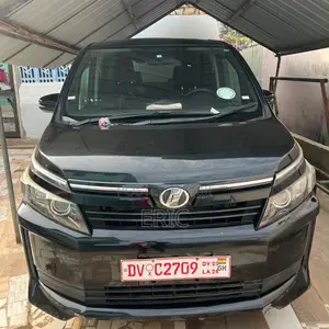 Toyota Voxy V 2WD 7-Seater 2014 Blue