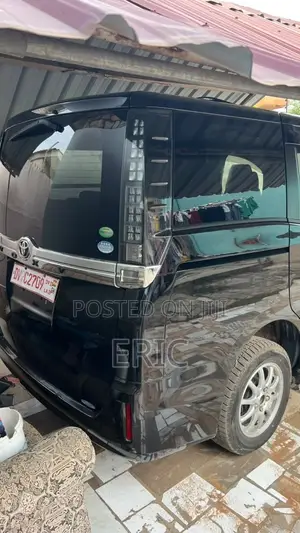 Toyota Voxy V 2WD 7-Seater 2014 Blue