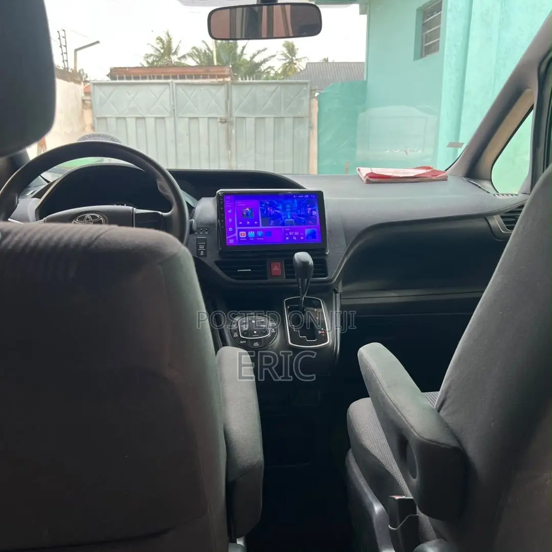 Toyota Voxy V 2WD 7-Seater 2014 Blue