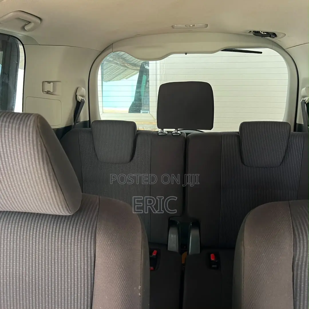 Toyota Voxy V 2WD 7-Seater 2014 Blue