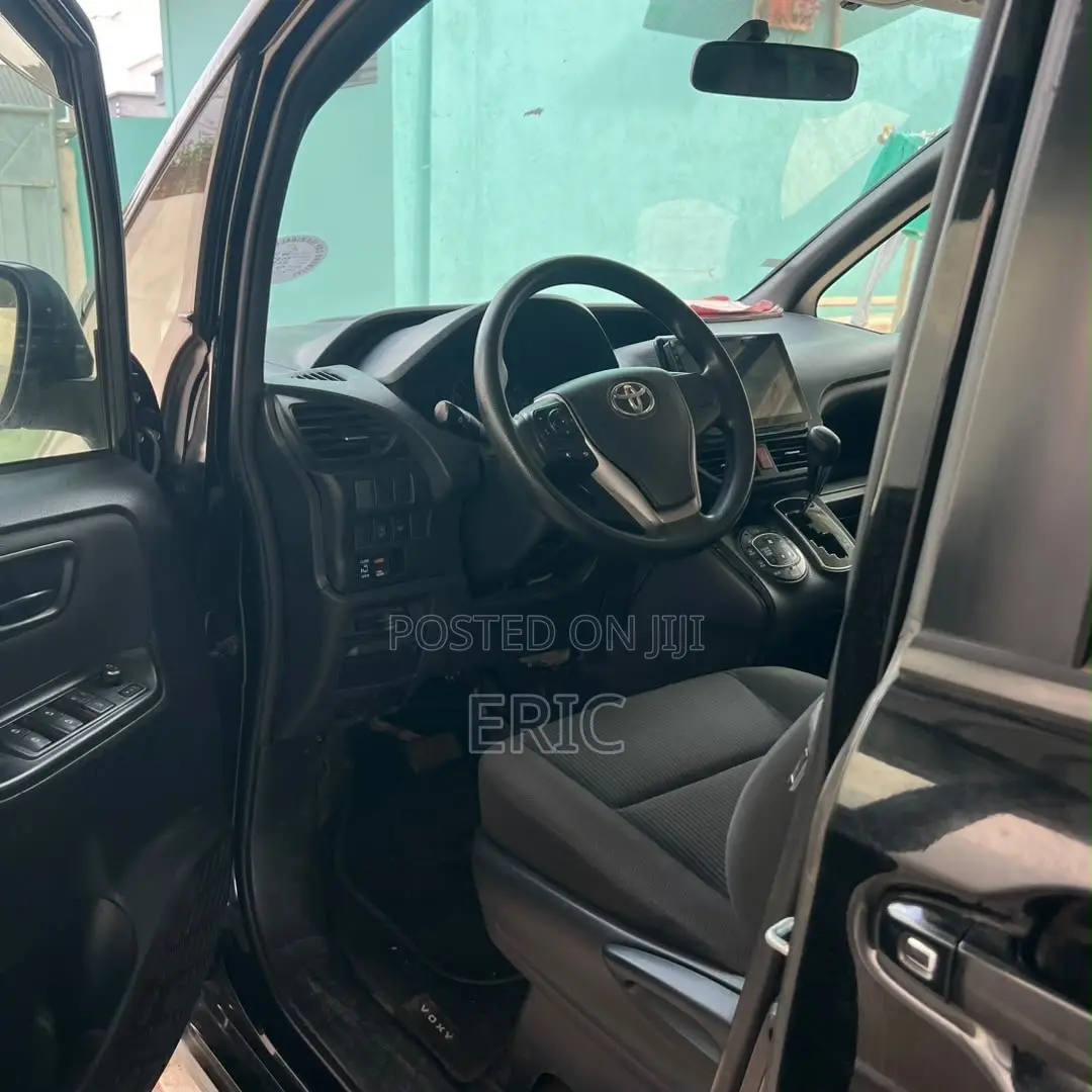 Toyota Voxy V 2WD 7-Seater 2014 Blue