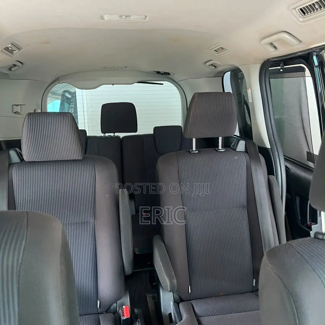 Toyota Voxy V 2WD 7-Seater 2014 Blue