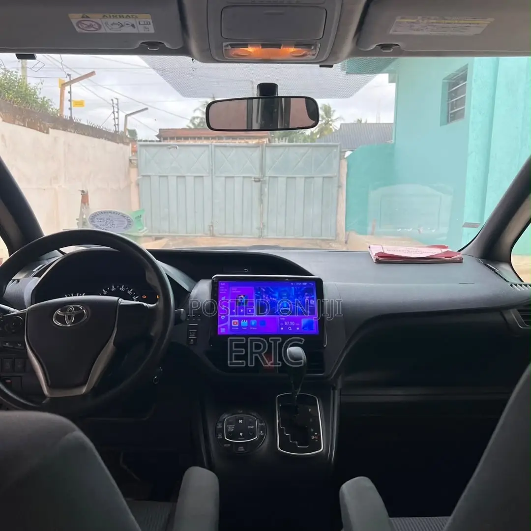 Toyota Voxy V 2WD 7-Seater 2014 Blue